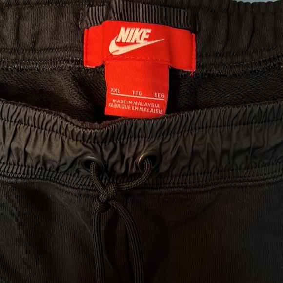 Men’s Nike Joggers - Picture 2 of 4